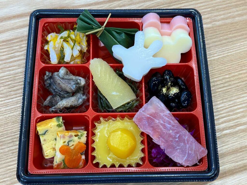 ベルメゾン キャラクターおせち2026展示会｜試食用おせち料理の盛り付け