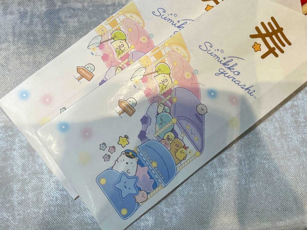すみっコぐらしおせち 三段重｜パステルブルーの重箱とキャラクター饅頭