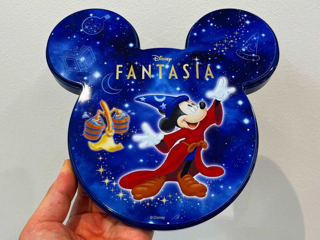 ディズニーおせち ファンタジア三段重｜青いミッキーフェイス型重箱と料理